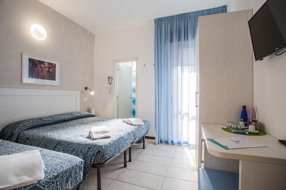 Hotel Nancy リミニ エクステリア 写真