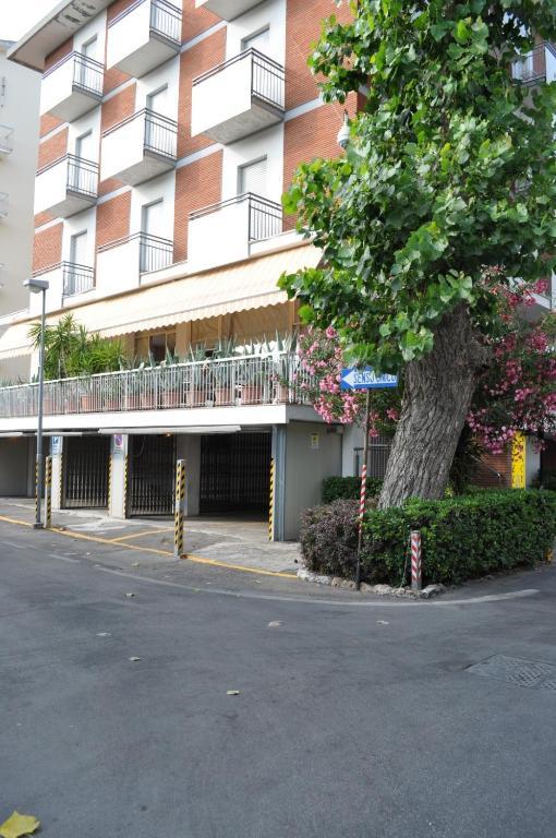 Hotel Nancy リミニ エクステリア 写真